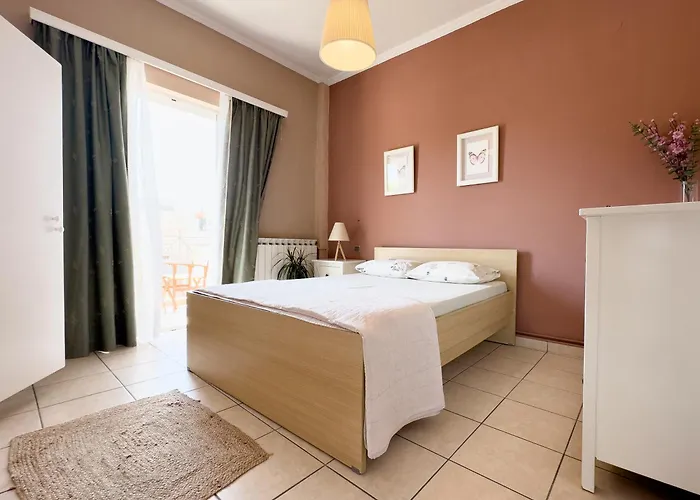 Spacious & Bright Flat With Balcony