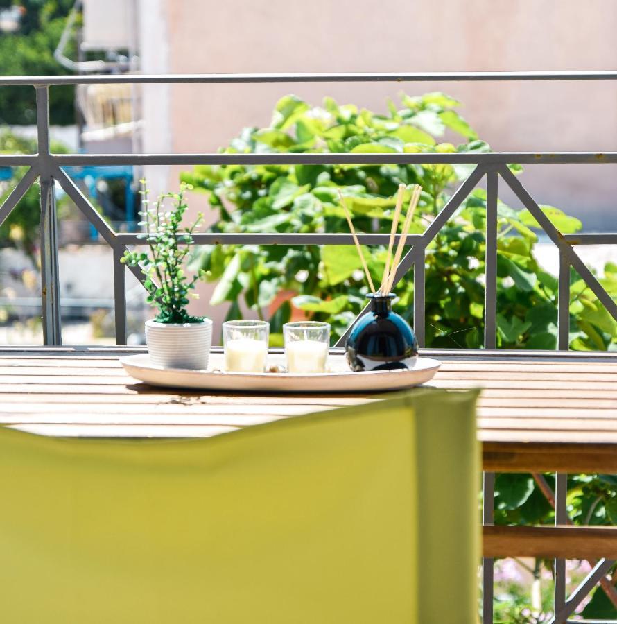 Spacious & Bright Flat With Balcony Appartement Lávrion