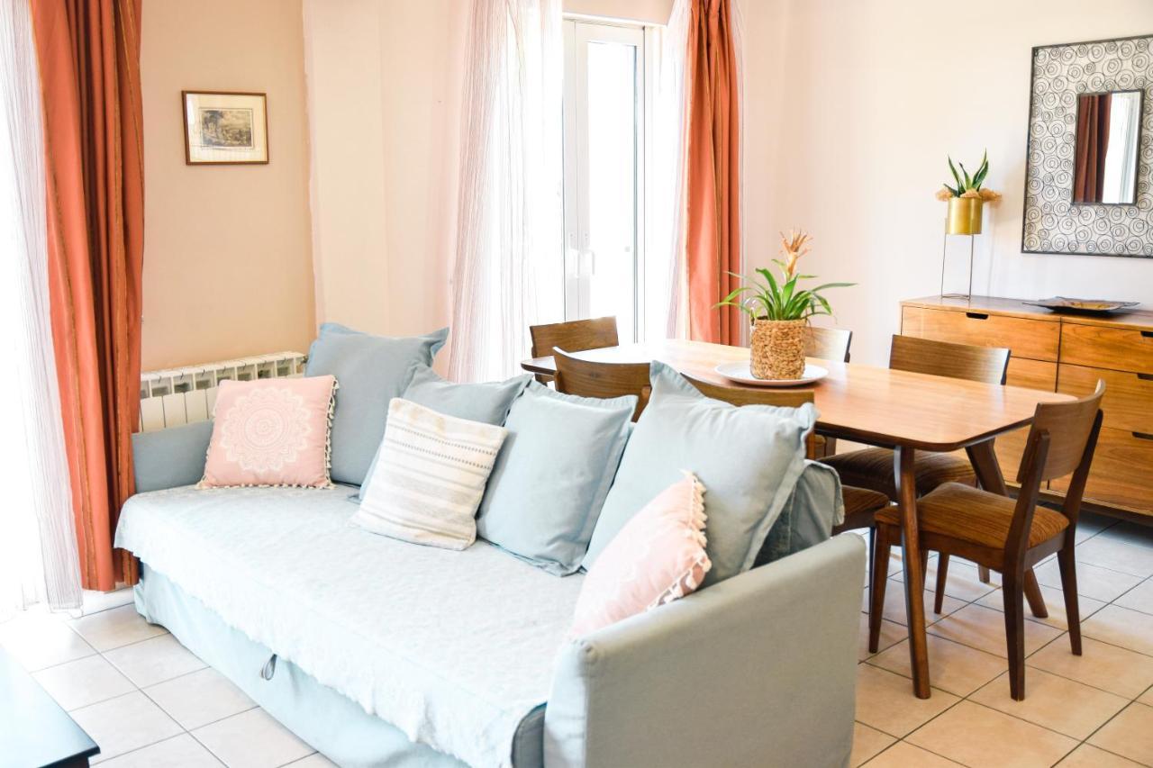 Appartement Spacious & Bright Flat With Balcony Lávrion