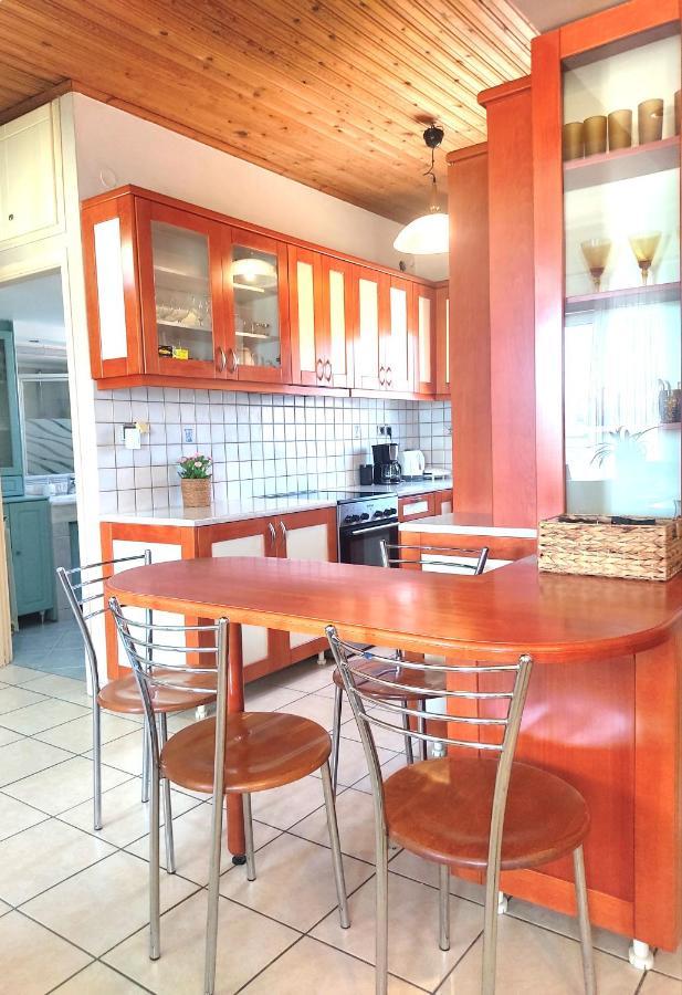 Spacious & Bright Flat With Balcony Appartement Lávrion