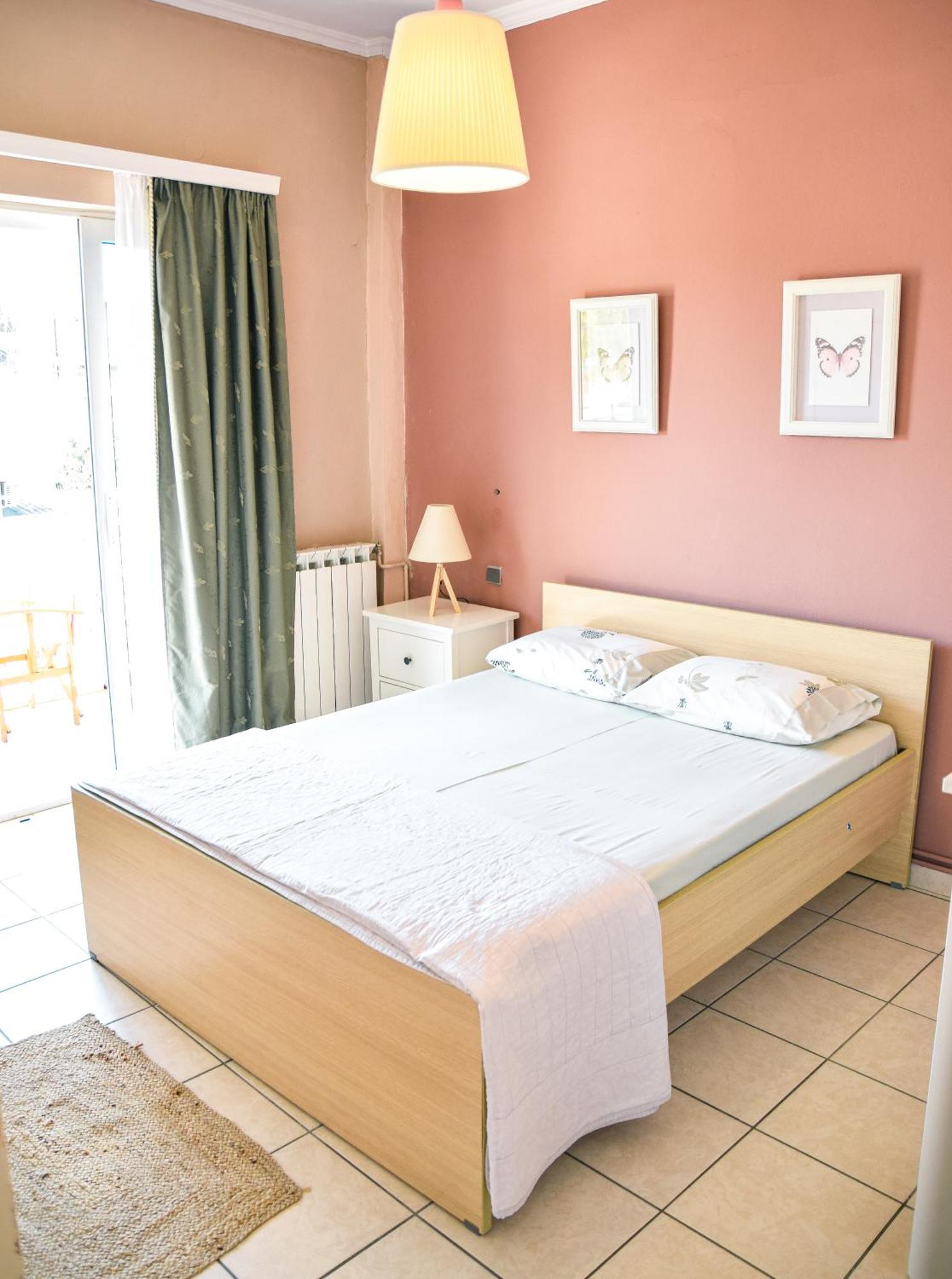Appartement Spacious & Bright Flat With Balcony Lávrion